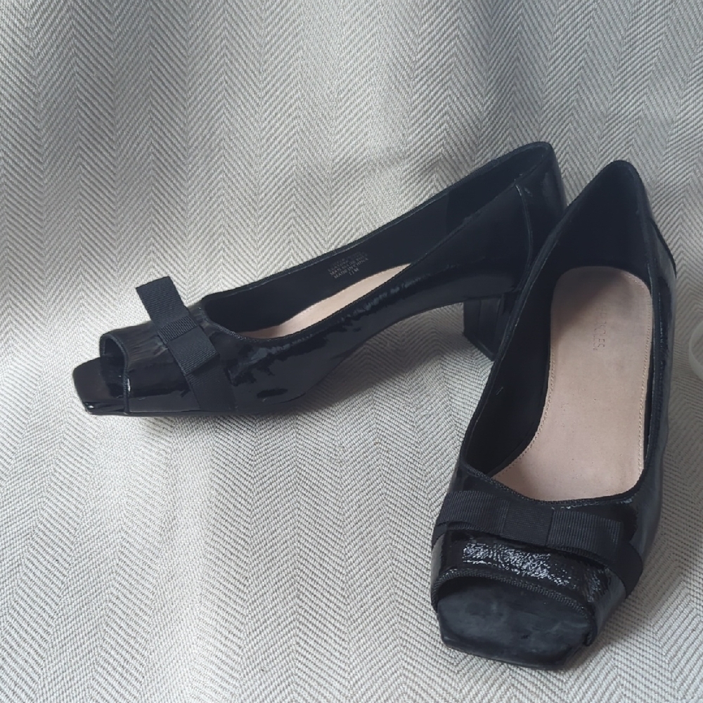 AEROSOLES Black Patent Heels with Bow